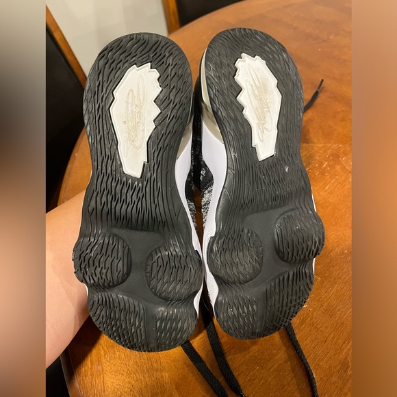 Lebron 17 Basketball Shoes - Picture 3 of 4